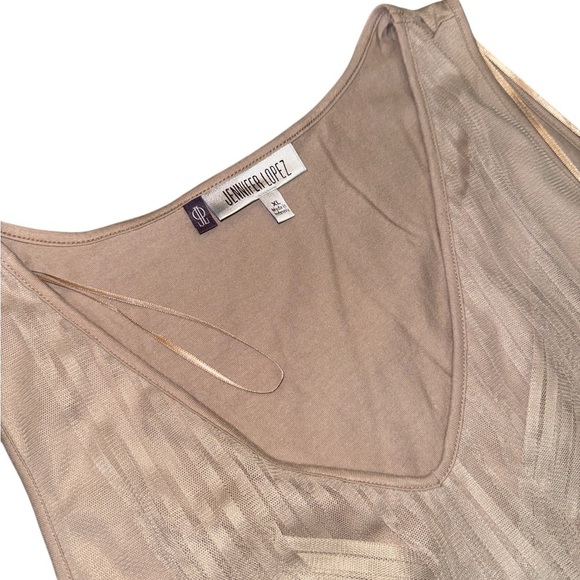 Jennifer Lopez Tan V-Neck Tank Top - Picture 4 of 5